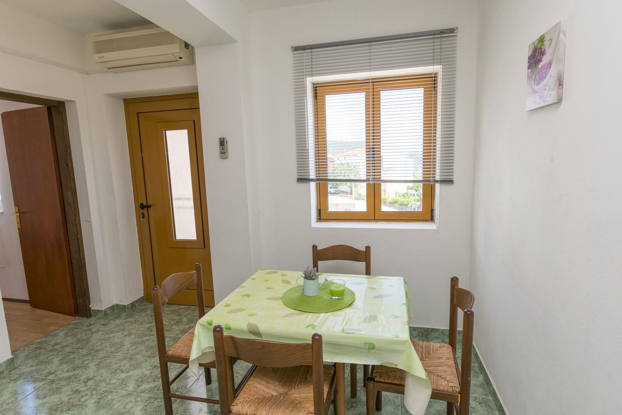 Apartments Ksenija Primosten Exterior photo