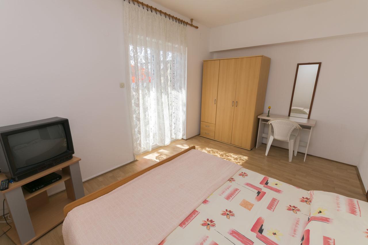 Apartments Ksenija Primosten Exterior photo