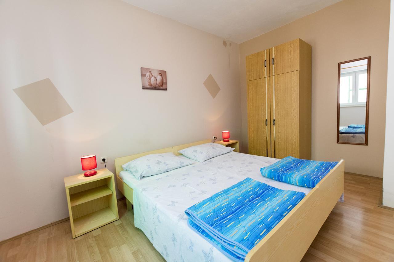 Apartments Ksenija Primosten Exterior photo
