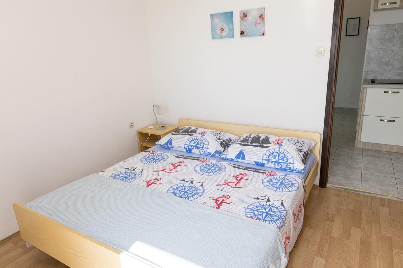 Apartments Ksenija Primosten Exterior photo